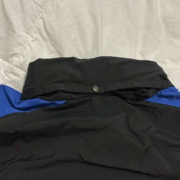 REEBOK HALF ZIP WINDBREAKER WITH FRONT POUCH ZIP UP POCKET - Picture 4 of 5